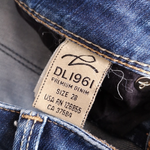 DL1961 'petite slim boot' Cindy jeans - Picture 6 of 12